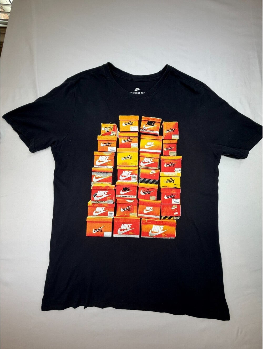 Nike Tee Men's T-Shirt Short Sleeve Shoe Box Athletic Cut Cotton Size L Black